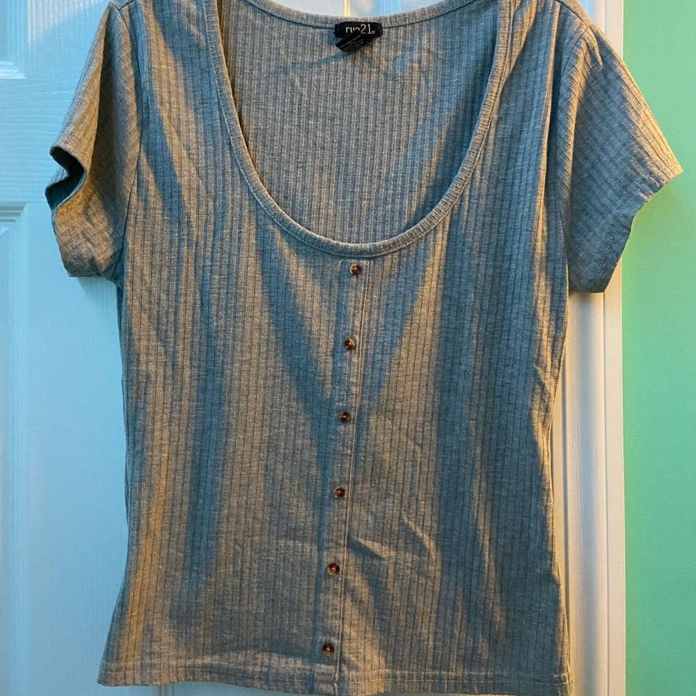 Rue21 grey short sleeved tee